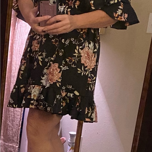Boohoo brand - pretty black floral dress - Picture 7 of 8
